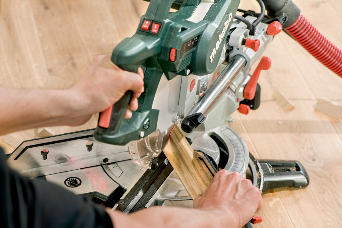 Пила торцовочная Metabo 612216000 купить,NaN
