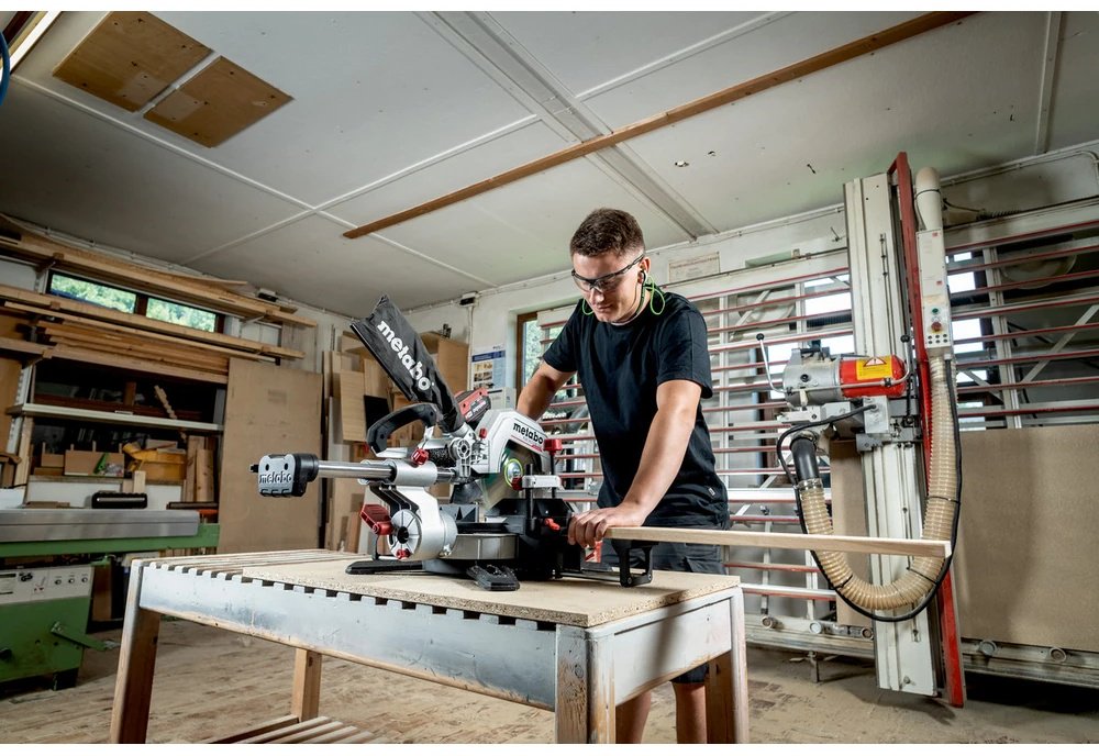 Пила торцовочная Metabo KGS 18 LTX BL 254 (614254850) купить,NaN