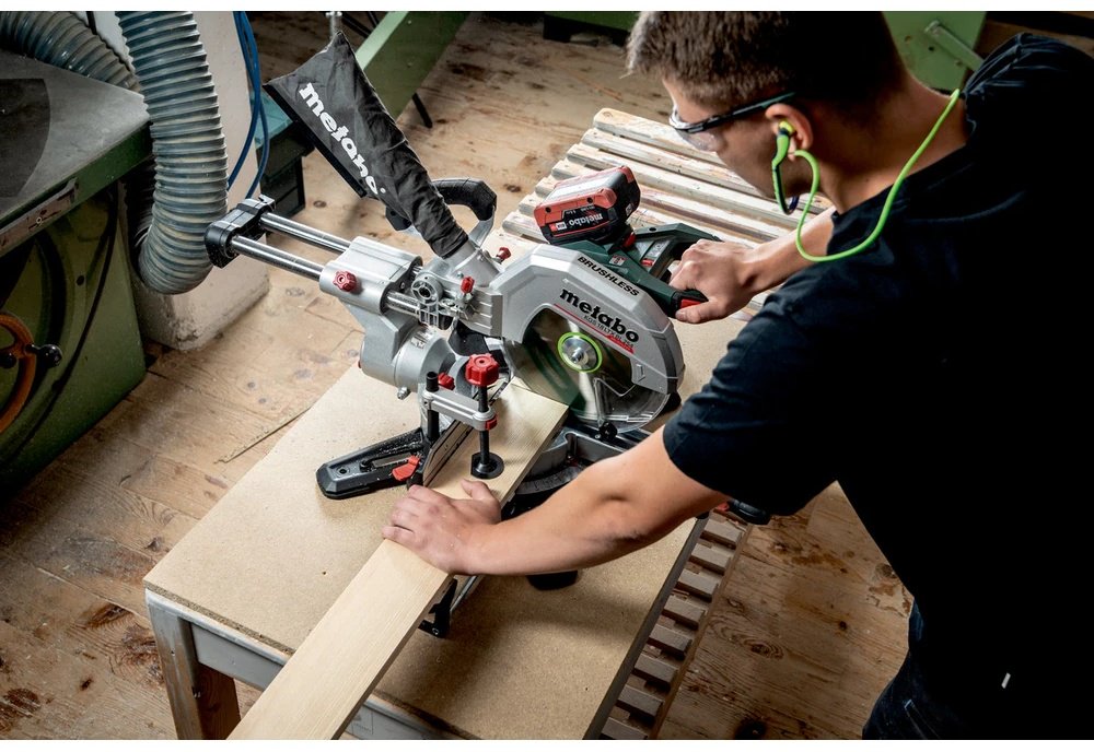 Пила торцовочная Metabo KGS 18 LTX BL 254 (614254850) купить,NaN
