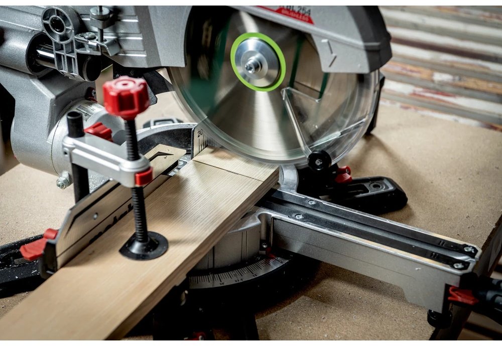 Пила торцовочная Metabo KGS 18 LTX BL 254 (614254850) купить,NaN