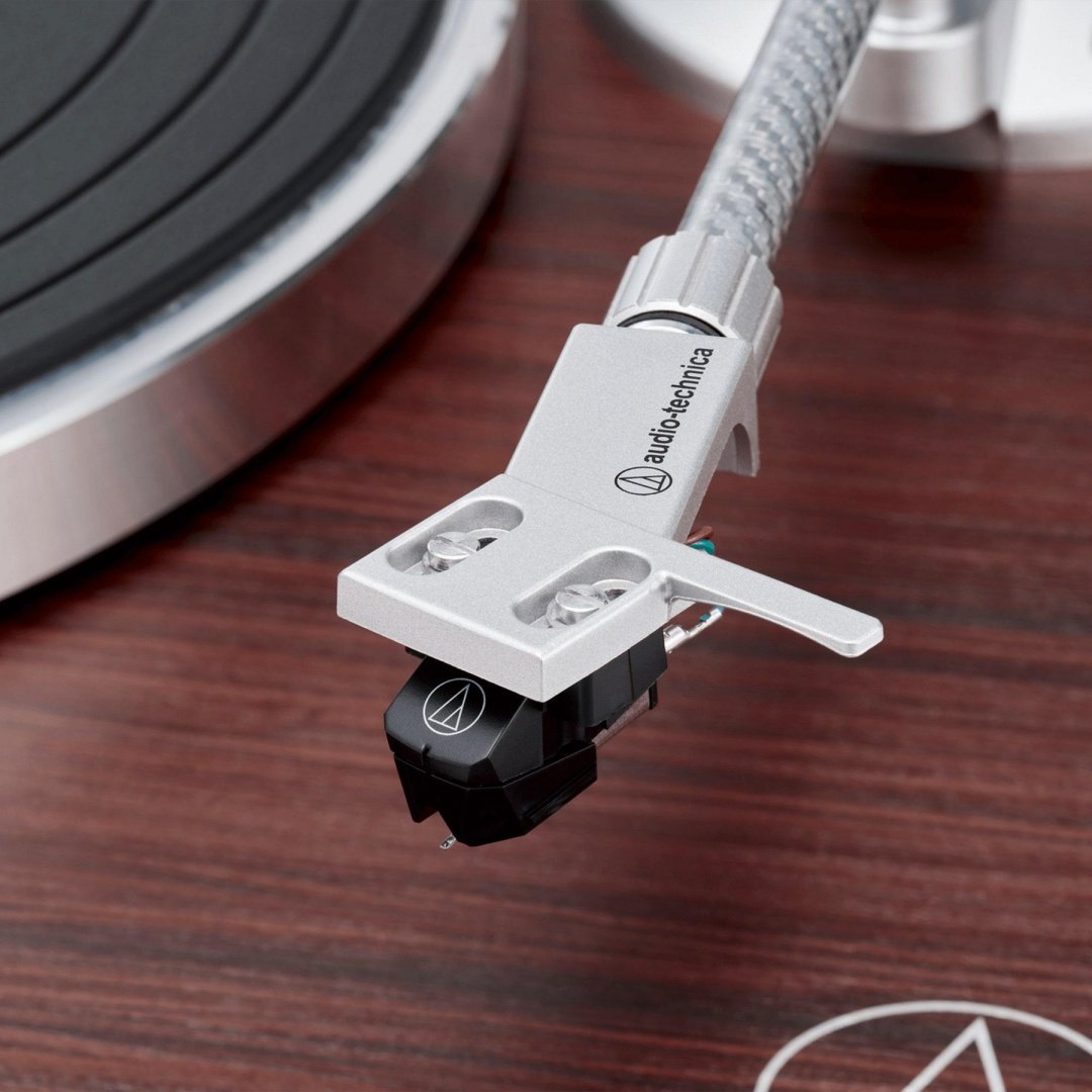 Виниловый проигрыватель Audio-Technica AT-LPW50BTRW купить,NaN