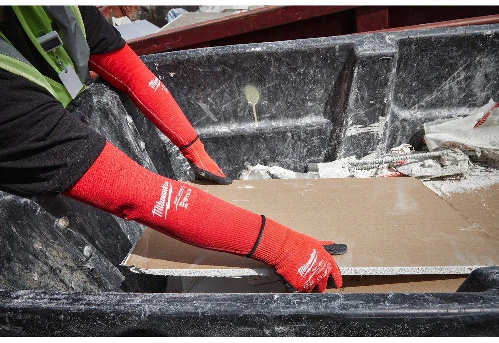 Защита предплечья Milwaukee 4932478585 красный универсальный купить,NaN