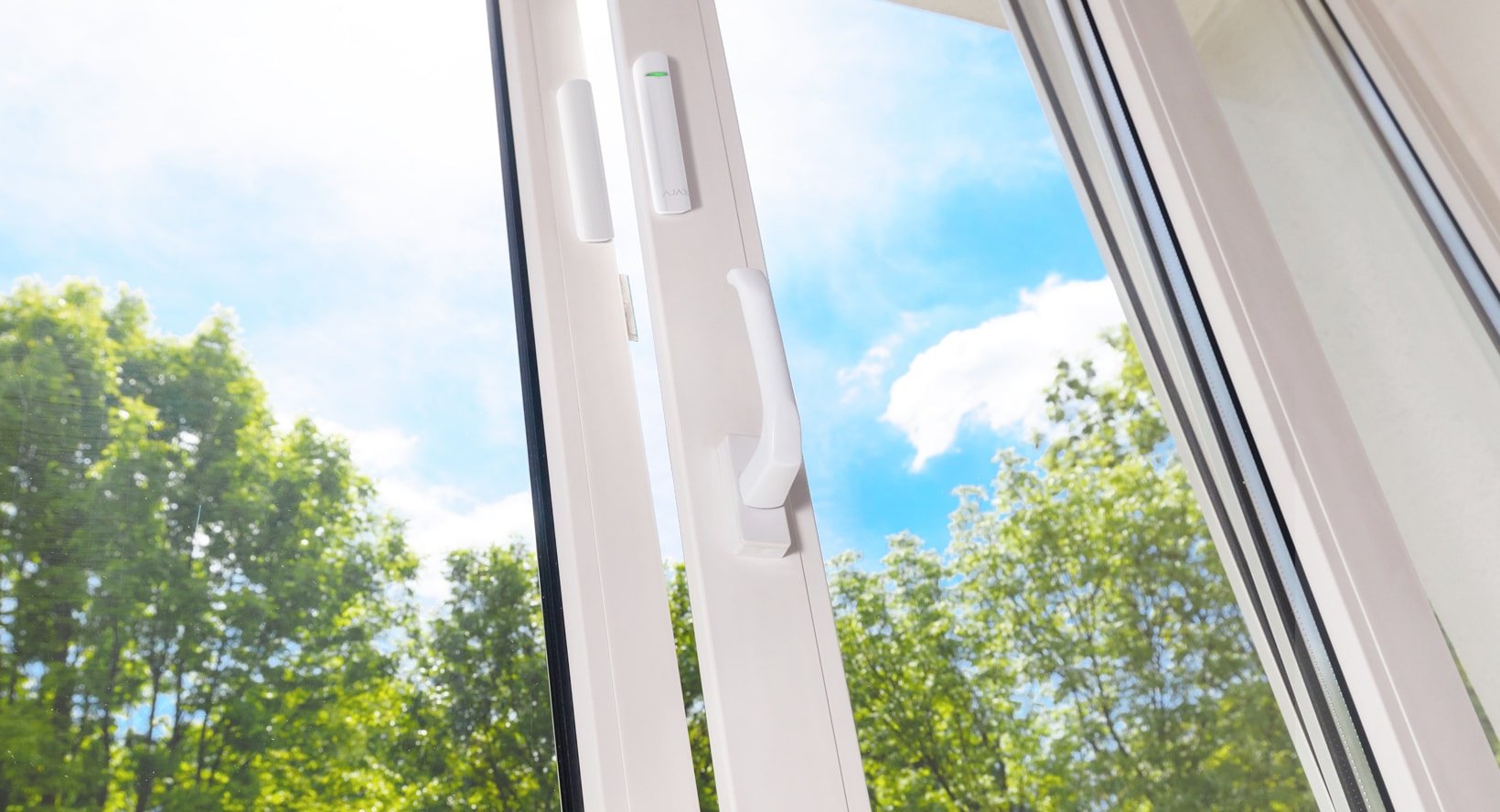 Беспроводной датчик открытия DoorProtect Plus (белый) Ajax