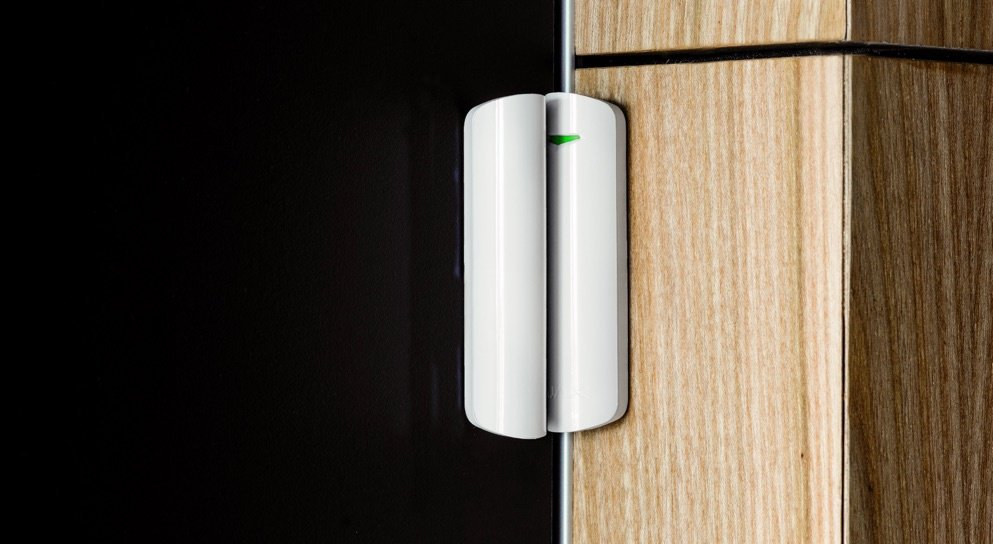 Беспроводной датчик открытия DoorProtect Plus (белый) Ajax