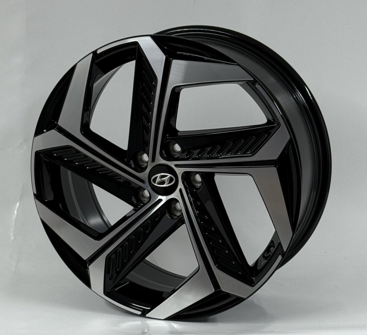 Kipardo H3345F 7.5x19/5x114.3 D67.1 ET51 4 диска черный, серебристый купить,NaN