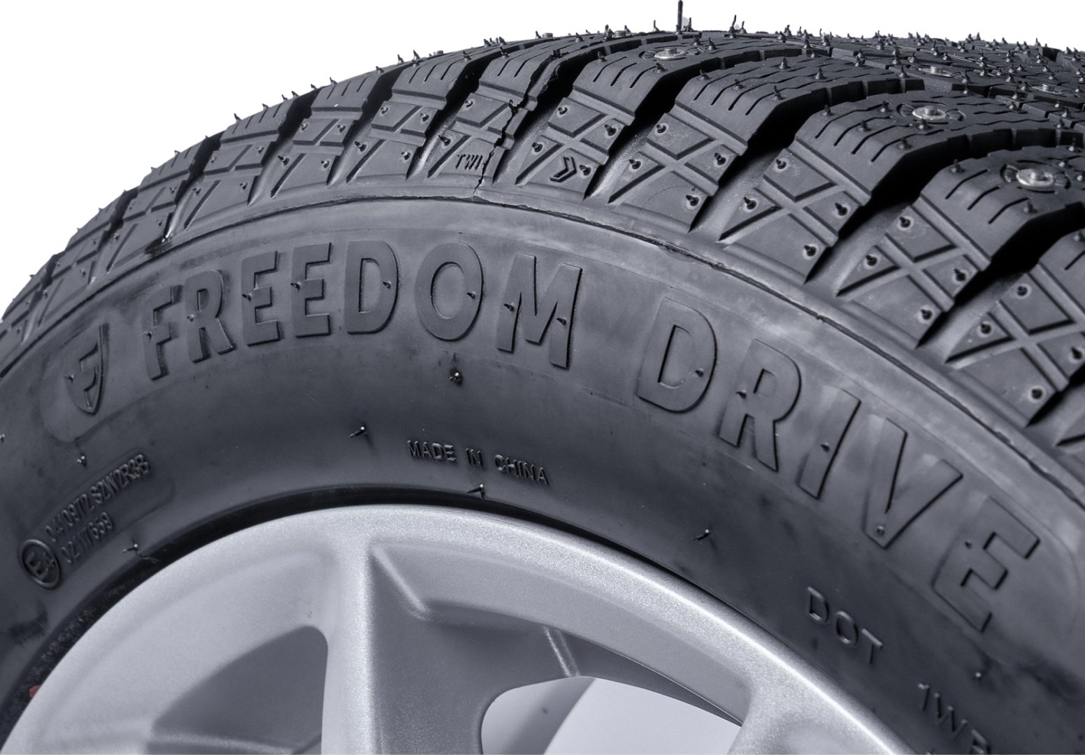 Freedom Drive North Claw 225/45 R17 94 H с шипами купить,NaN