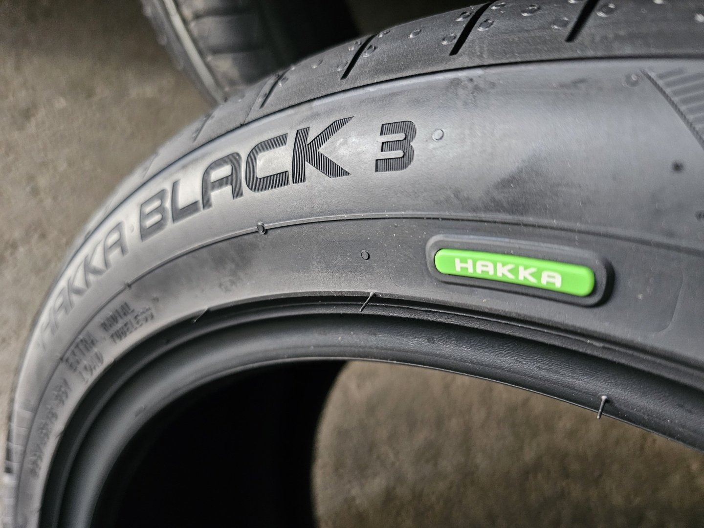 Nokian Hakka Black 3 235/45 R18 98 W без шипов купить,NaN