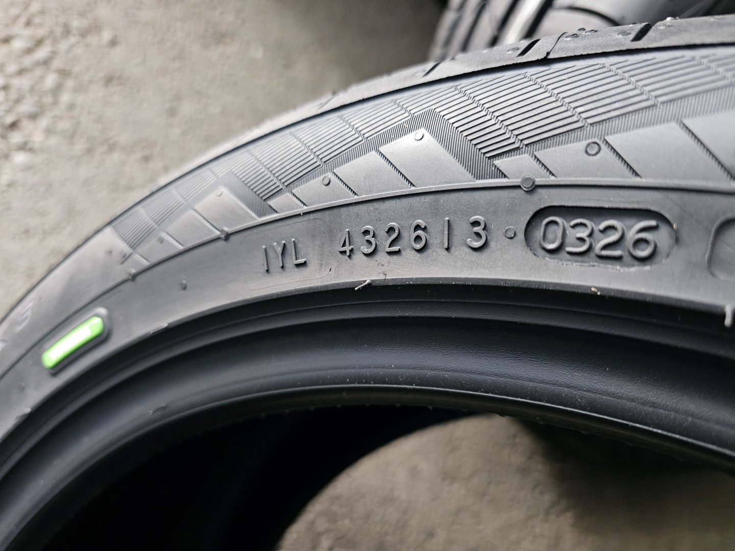 Nokian Hakka Black 3 235/45 R18 98 W без шипов купить,NaN