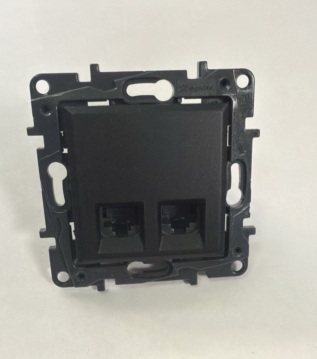 Legrand встраиваемая Niloe Step 863560, компьютерный (RJ45) цвет черный купить,NaN