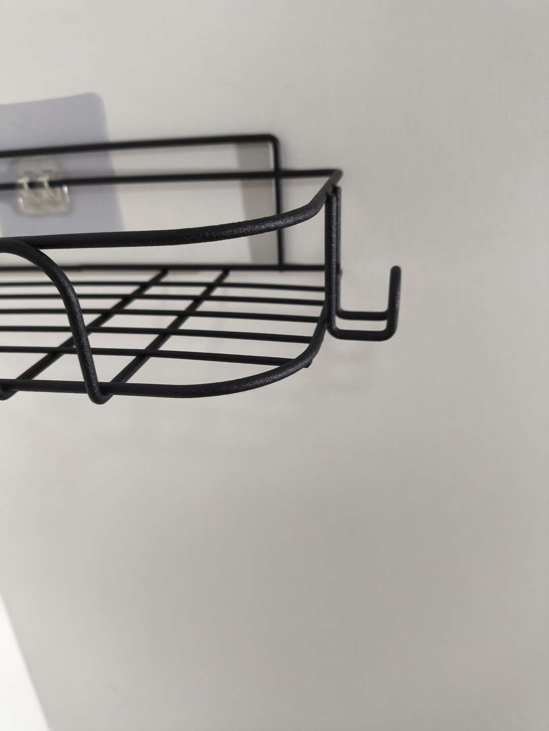 Полка для ванной П24430 с вешалками Sanflor, угловая, черный муар