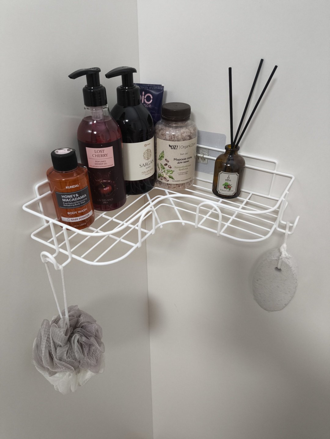 Полка для ванной П24432 с вешалками Sanflor, угловая, белый муар