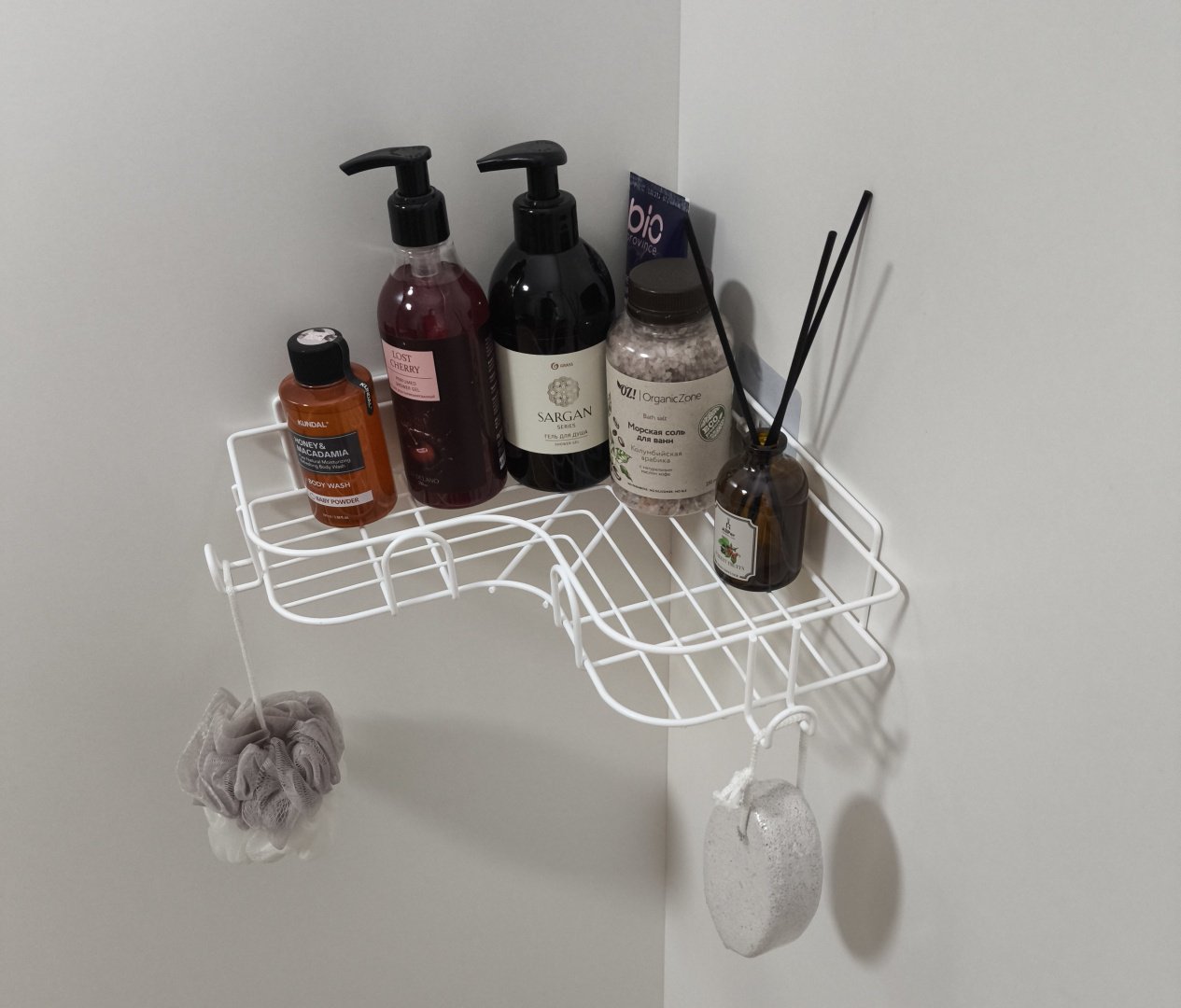 Полка для ванной П24432 с вешалками Sanflor, угловая, белый муар