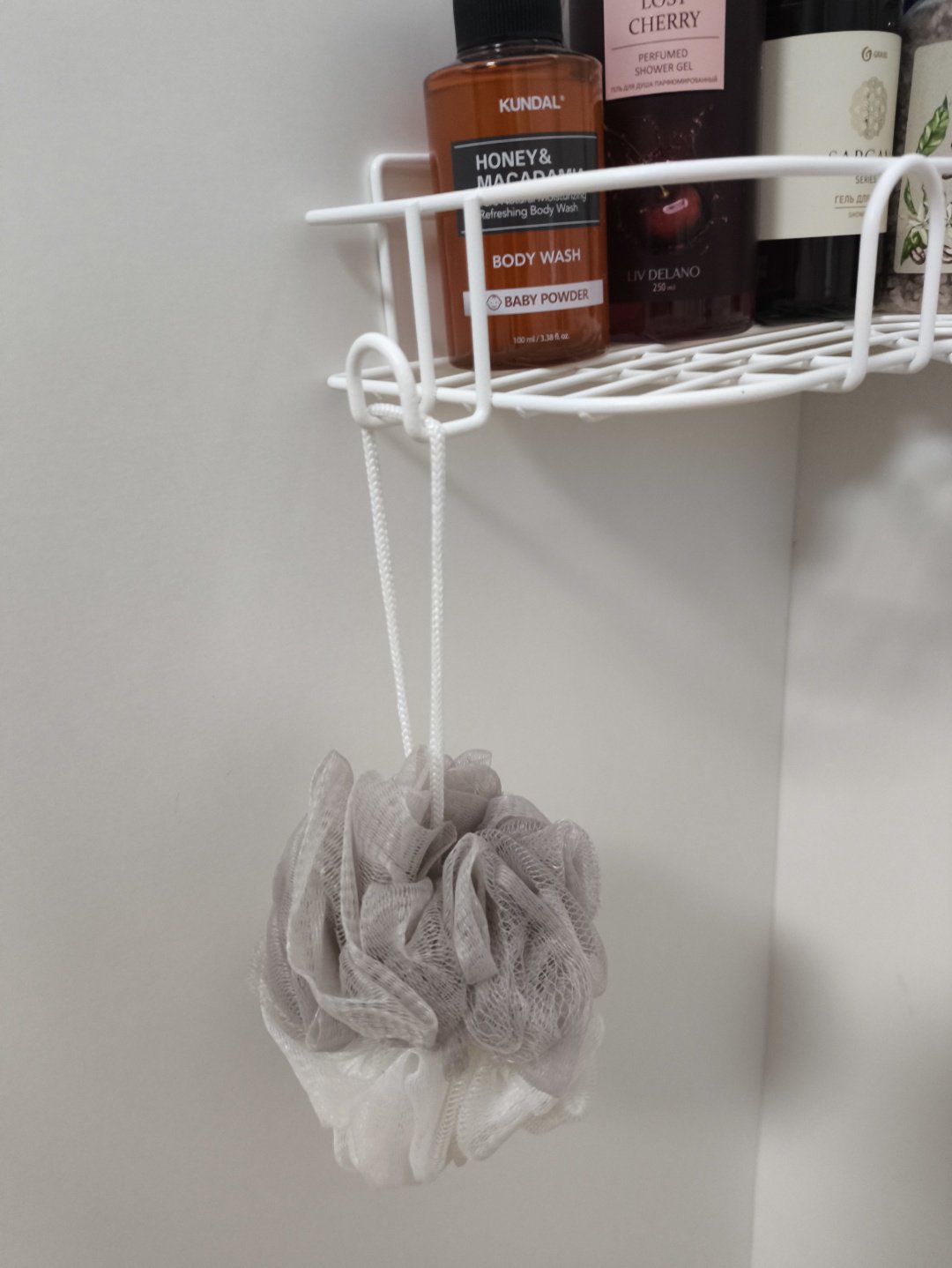 Полка для ванной П24432 с вешалками Sanflor, угловая, белый муар