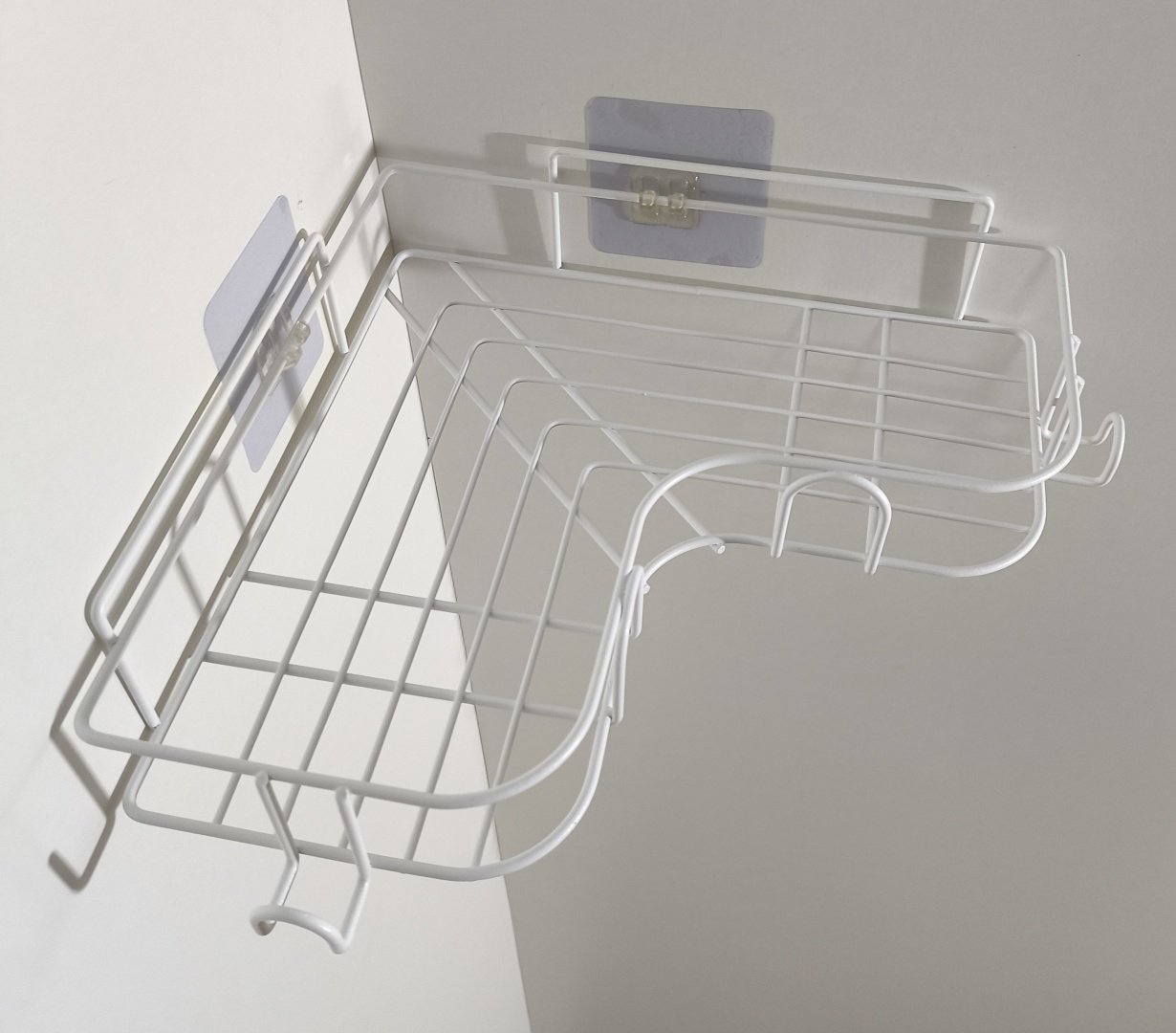 Полка для ванной П24432 с вешалками Sanflor, угловая, белый муар