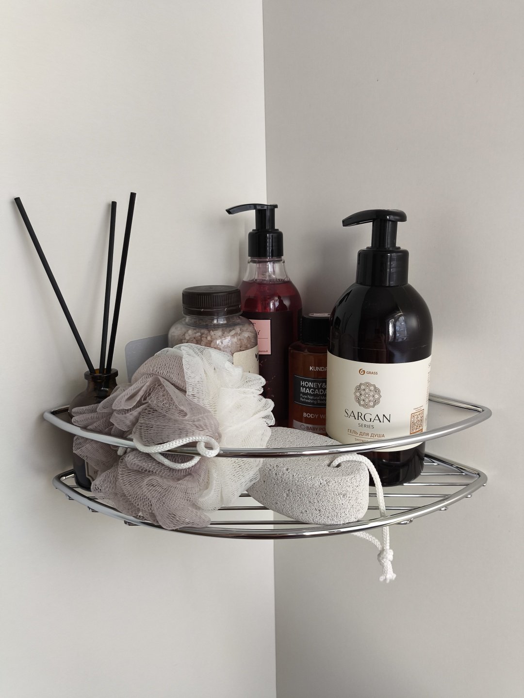 Полка для ванной П0001959 угловая Классик 1 ярус ProfFero, хром/лак