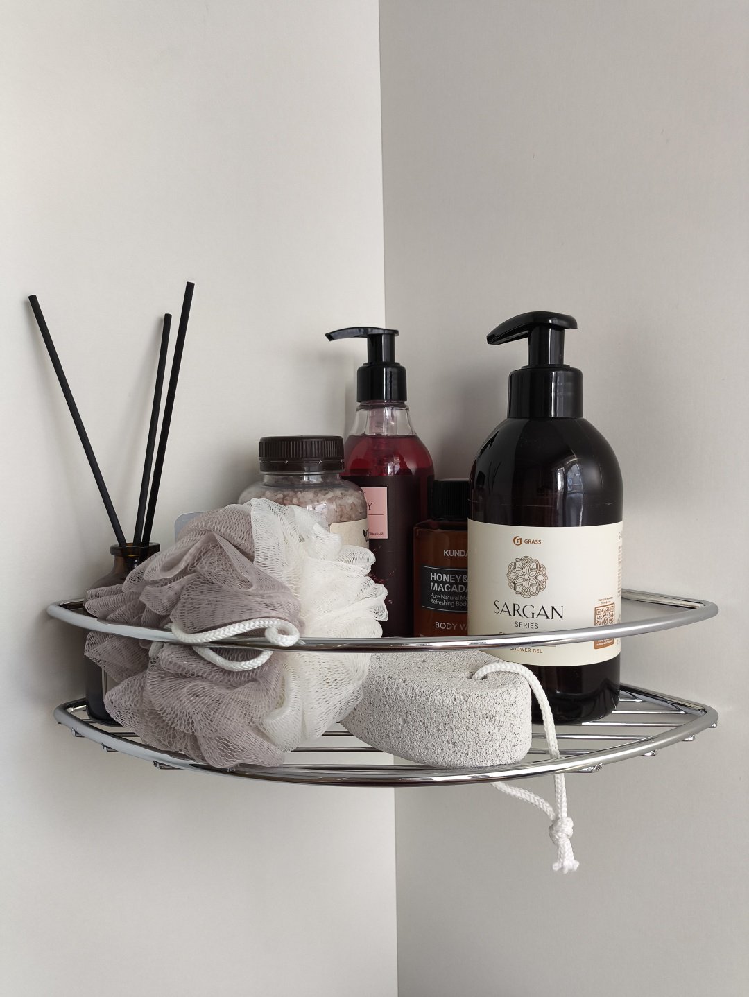 Полка для ванной П0001959 угловая Классик 1 ярус ProfFero, хром/лак