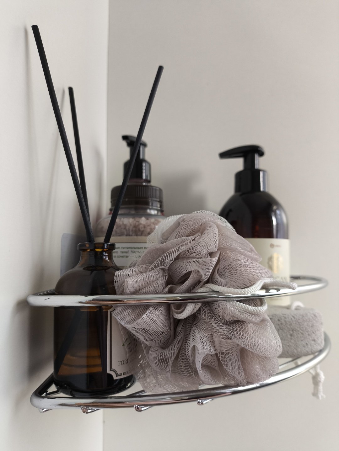 Полка для ванной П0001959 угловая Классик 1 ярус ProfFero, хром/лак