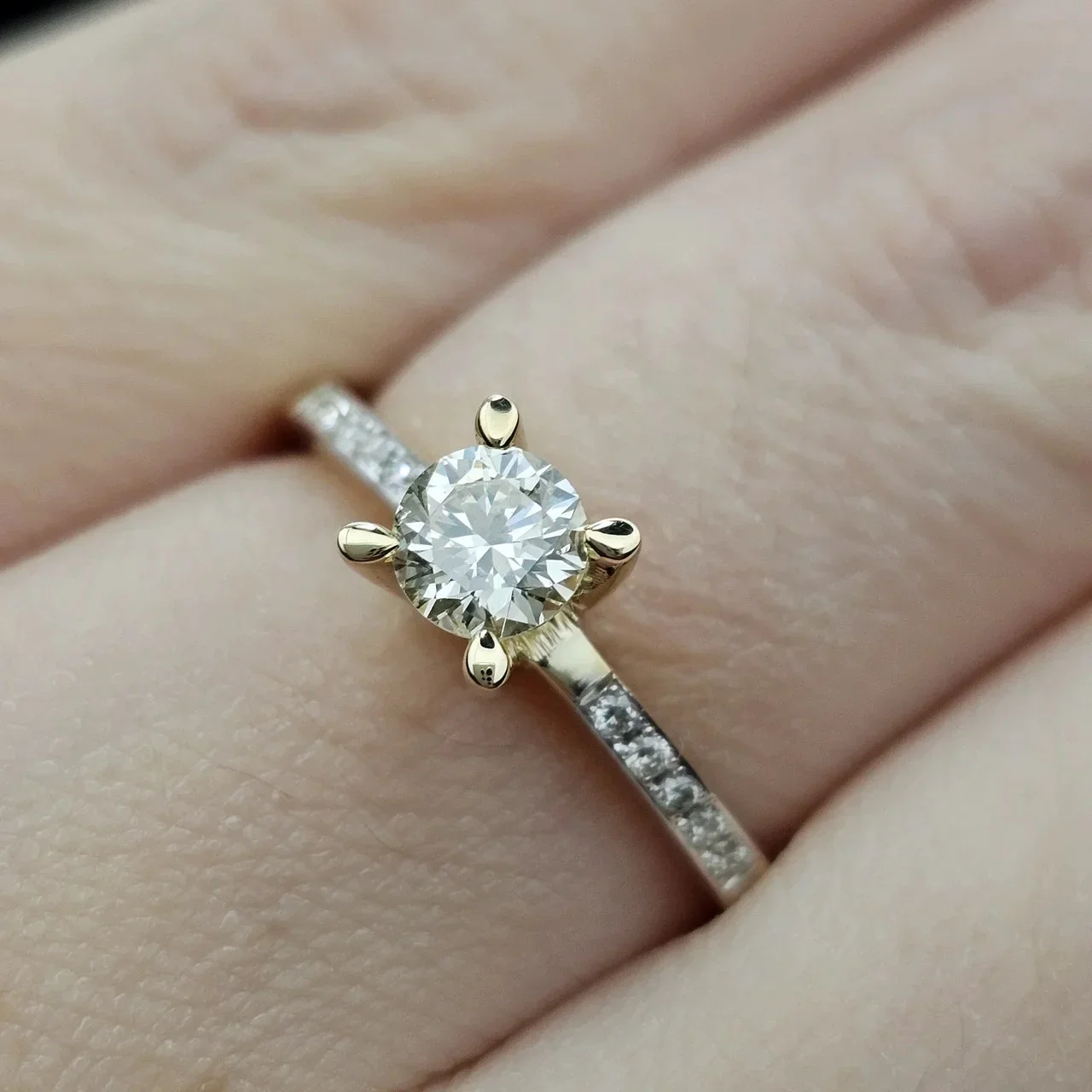 Комплект Deimantas 114120151 18р 0,46ct 0,67ct 0,10ct. купить,NaN