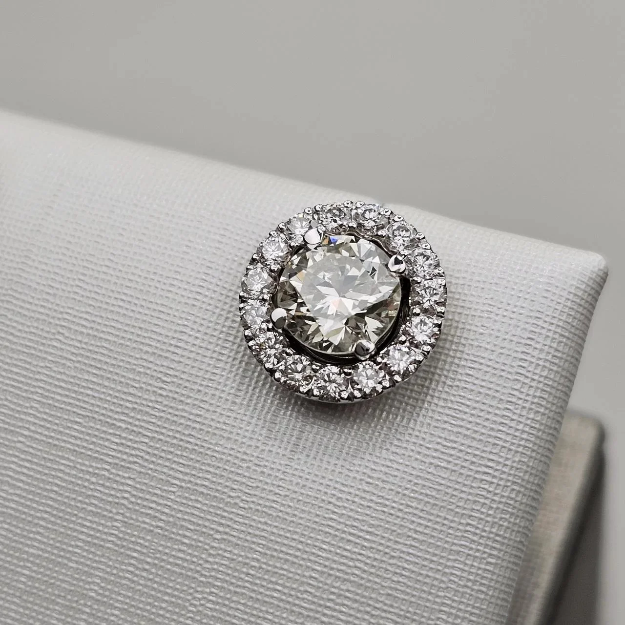 Серьги Deimantas 113848641 1,30ct 0,5ct. купить,NaN