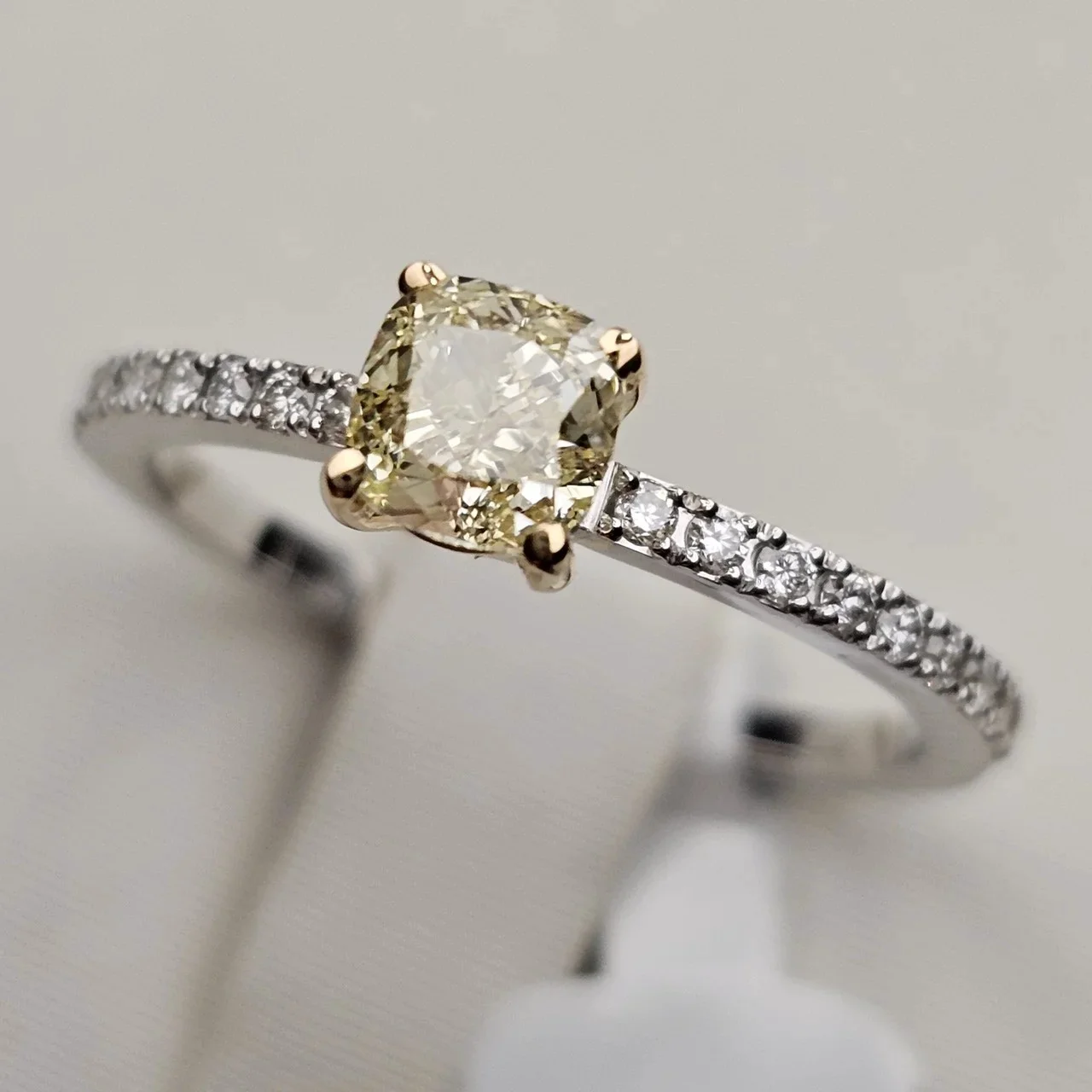 Кольцо Deimantas 113848077 17р 0,66ct 0,15ct. купить,NaN