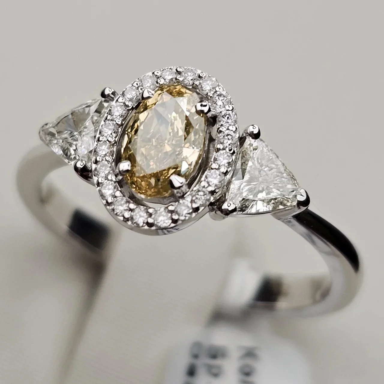 Кольцо Deimantas 113848096 18р 0,51ct 0,37ct 0,15ct. купить,NaN