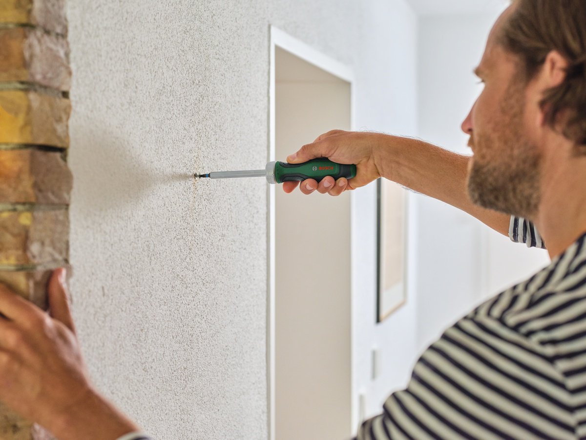 Bosch отвертка с насадками 1600A02Z9A набор из 18 купить,9590