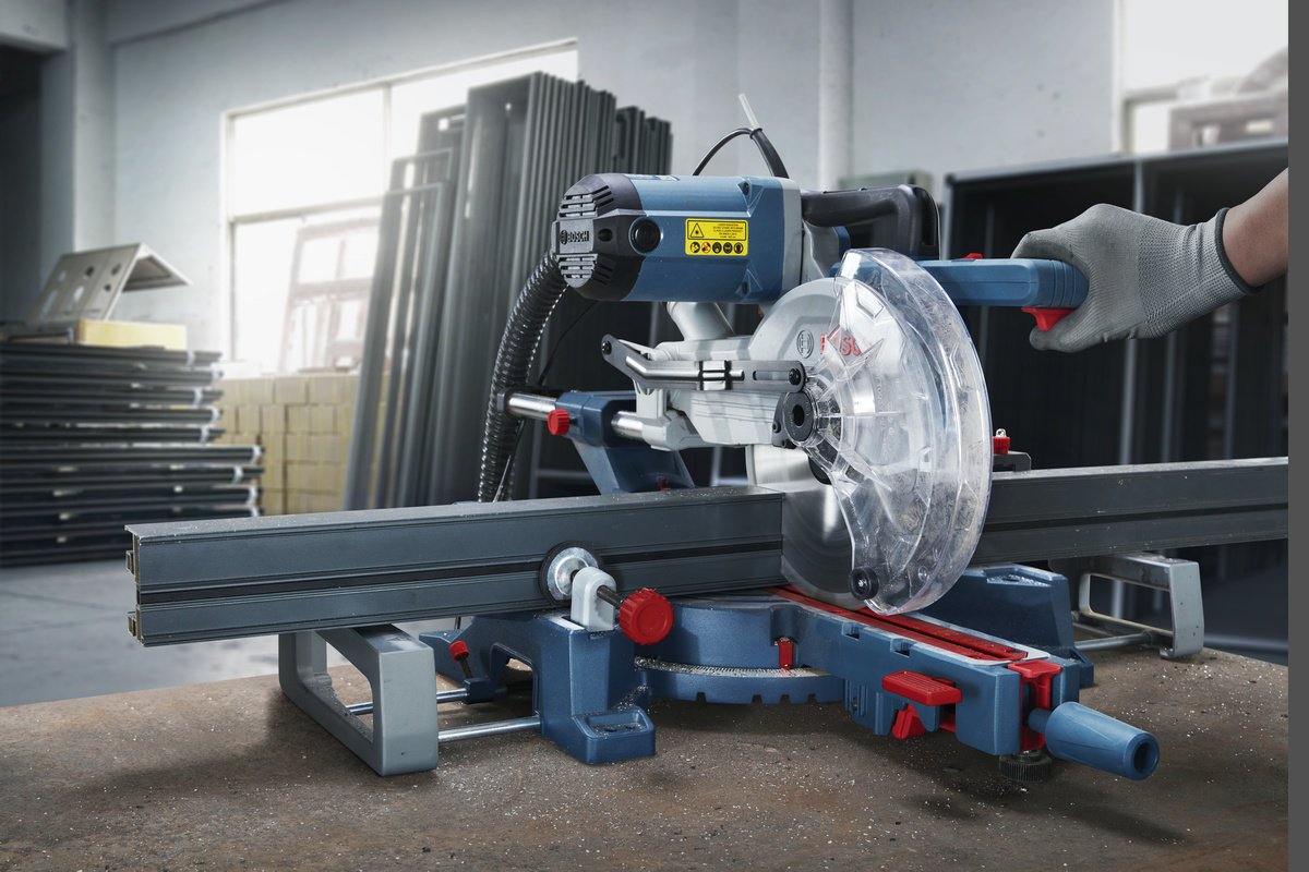 Пила торцовочная Bosch Professional GCM 254D, 0601B53000