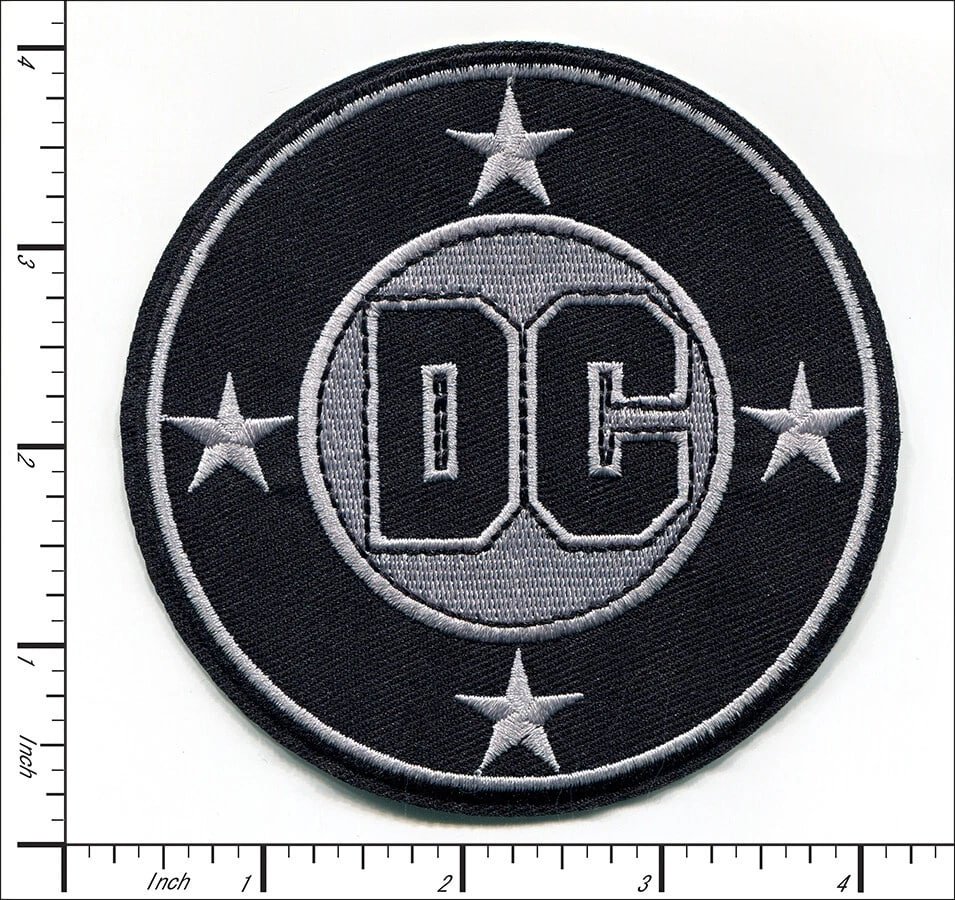 Нашивка для одежды логотип DC Comics, вышитый патч ДиСи, термоаппликация (Batman, Superman)