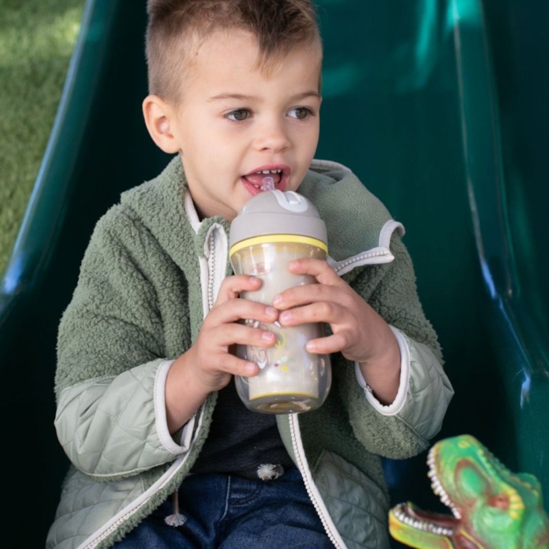 Поильник с трубочкой Chicco, 266 мл, серый купить,NaN