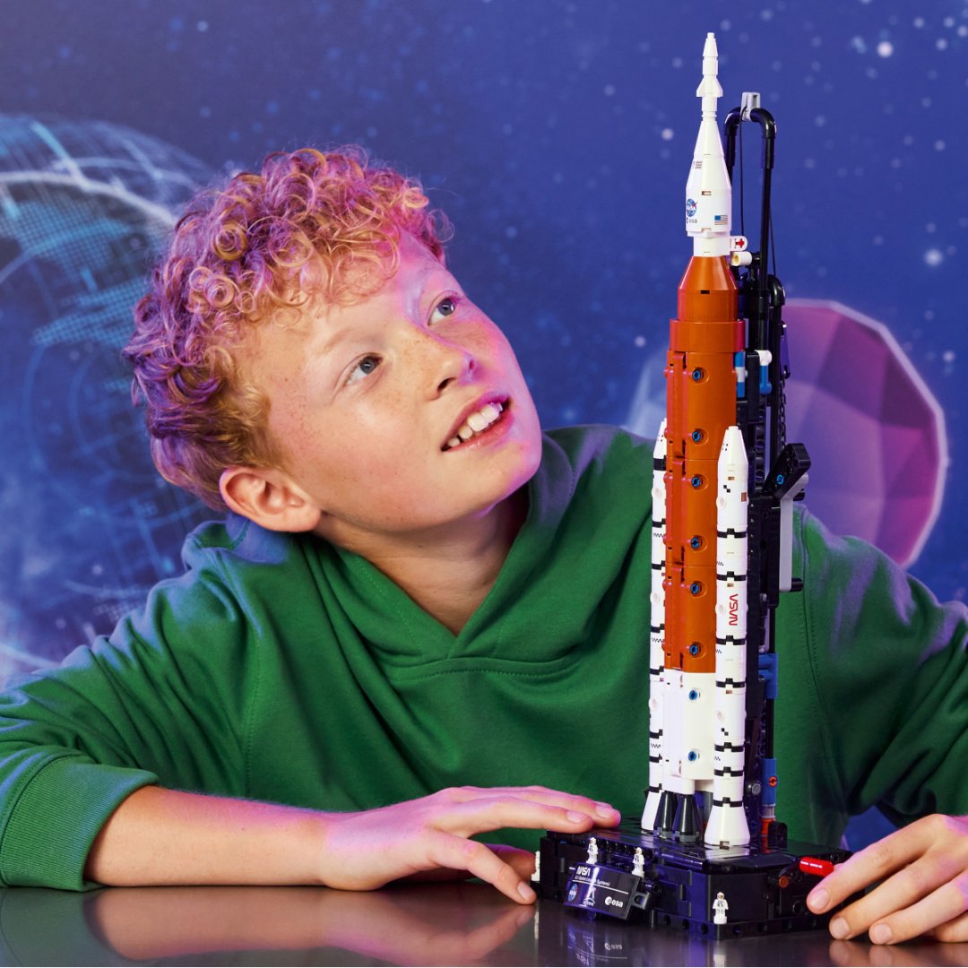 Конструктор LEGO Ракета Space Launch System программы NASA «Артемида» 42221, деталей 632 шт купить,NaN