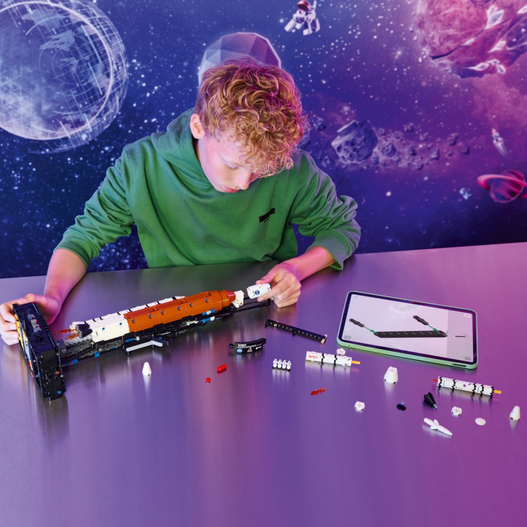 Конструктор LEGO Ракета Space Launch System программы NASA «Артемида» 42221, деталей 632 шт купить,NaN