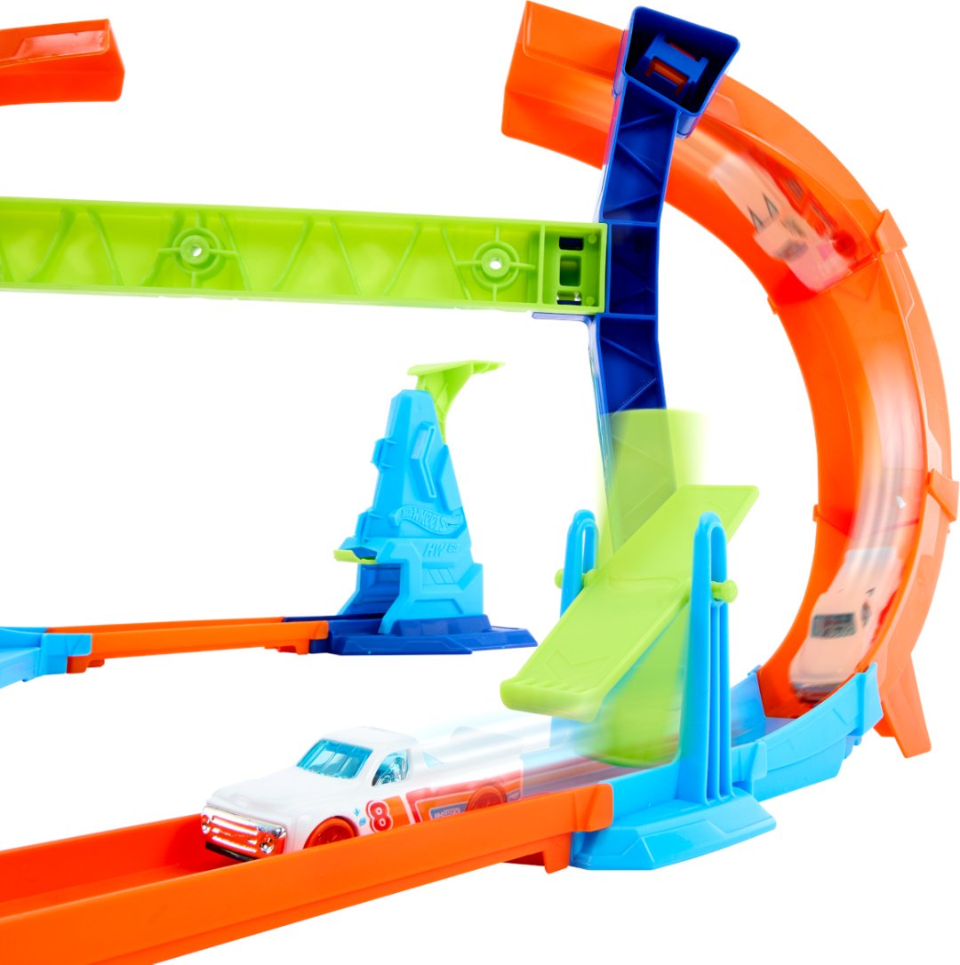 Набор Hot Wheels Stunt Track. Corkscrew Jump Champion купить,NaN