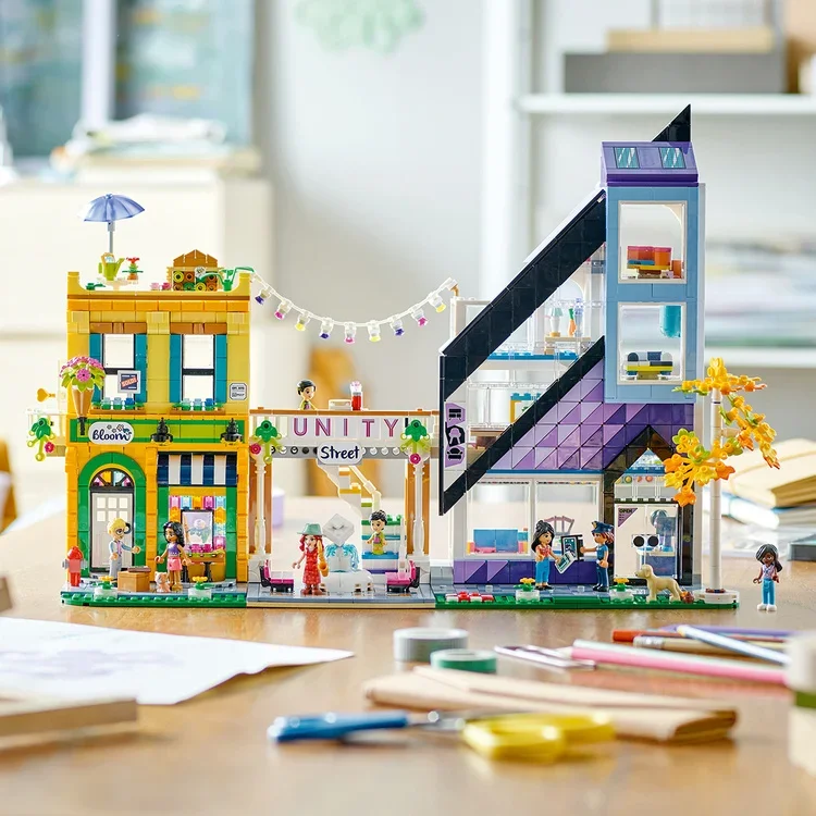 Конструктор LEGO Подружки Цветочный магазин и Ателье в центре города 41732