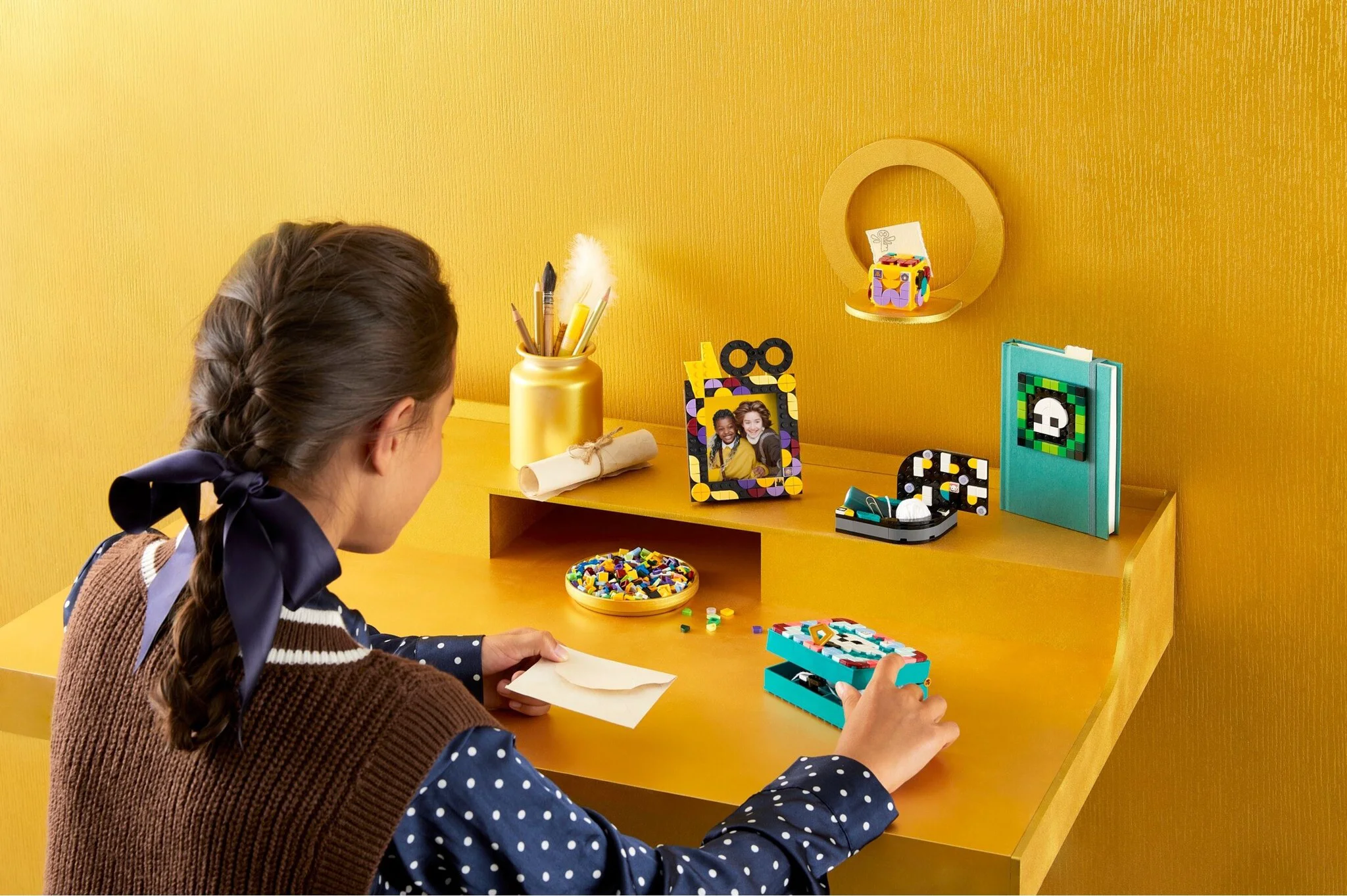 Конструктор LEGO DOTs Настольный комплект Хогвартс 41811 купить,NaN