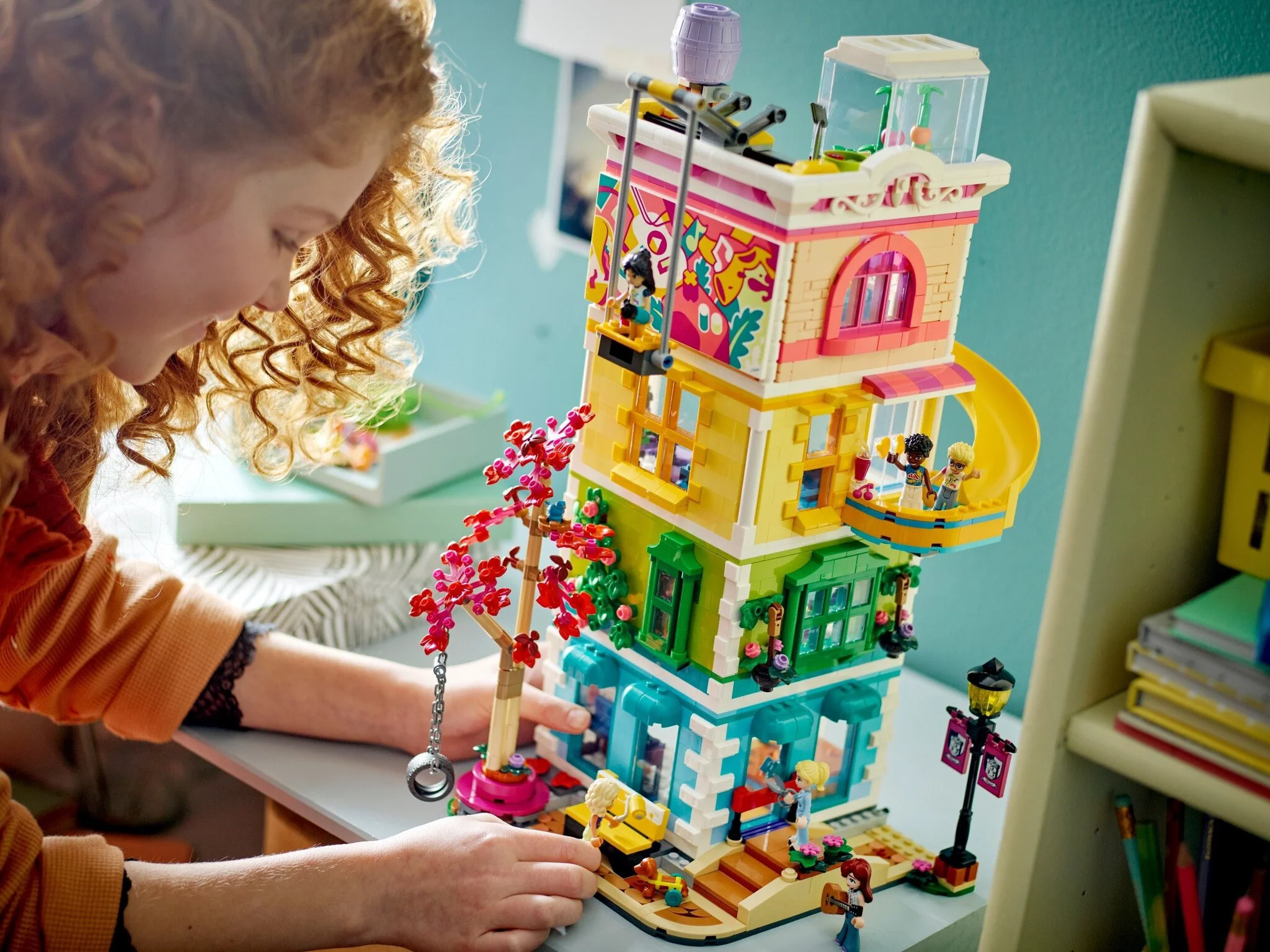 Конструктор LEGO Подружки Многоэтажный дом Хартлейк-Сити 41748 купить,NaN