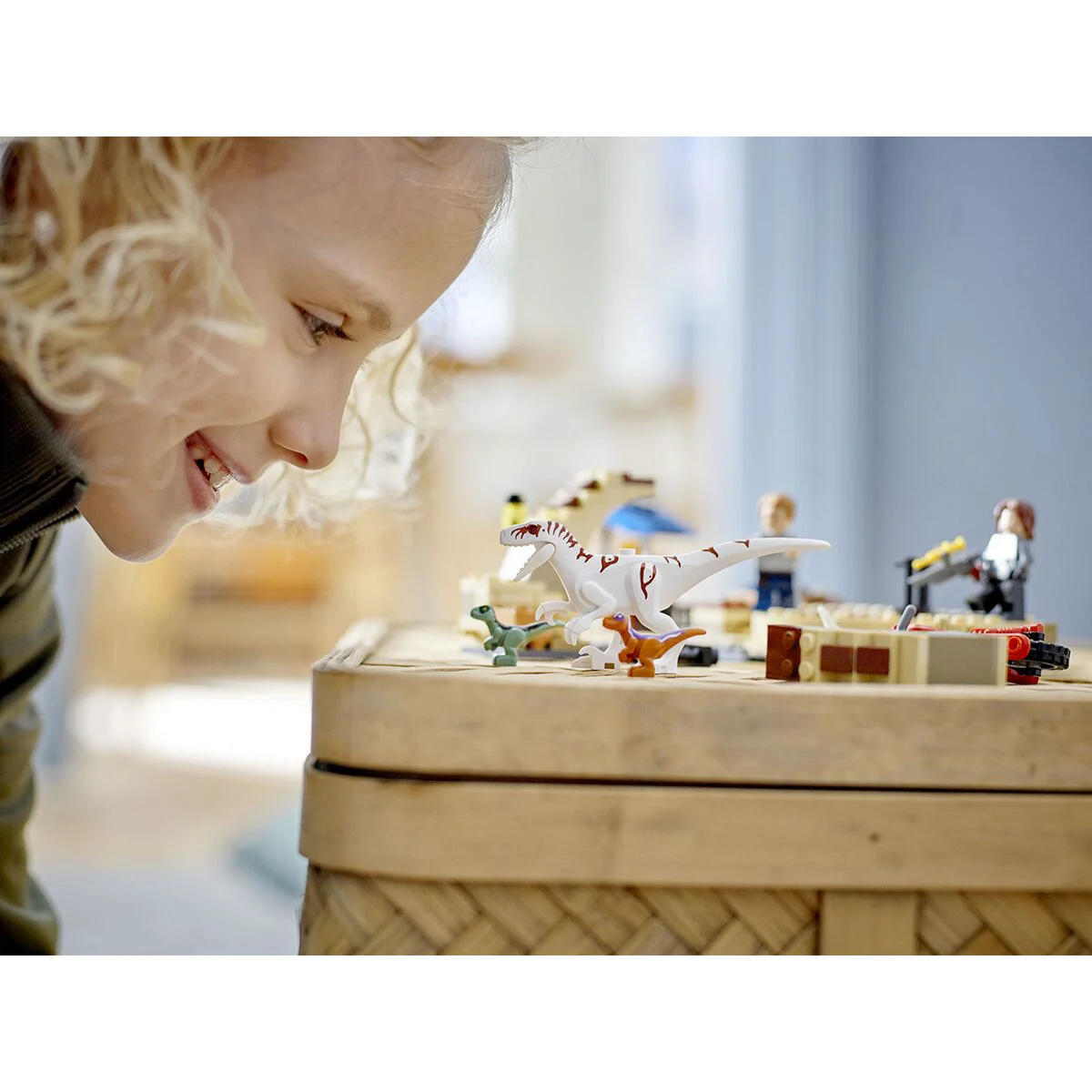 Конструктор LEGO Jurassic World Атроцираптор: погоня на мотоцикле 76945  купить,0