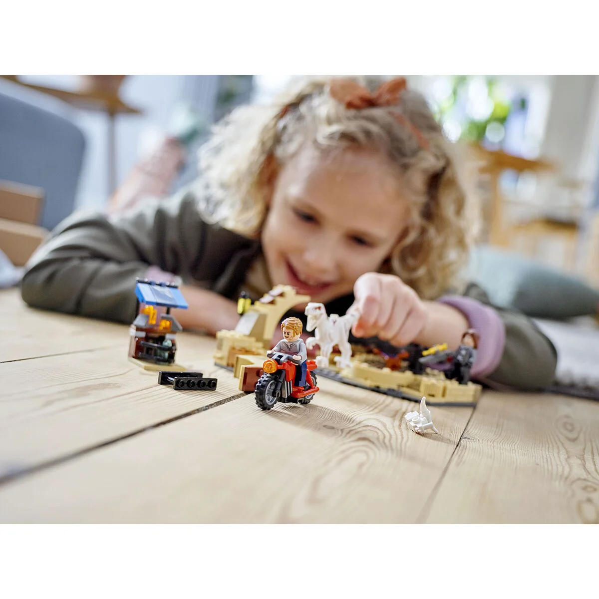 Конструктор LEGO Jurassic World Атроцираптор: погоня на мотоцикле 76945  купить,0