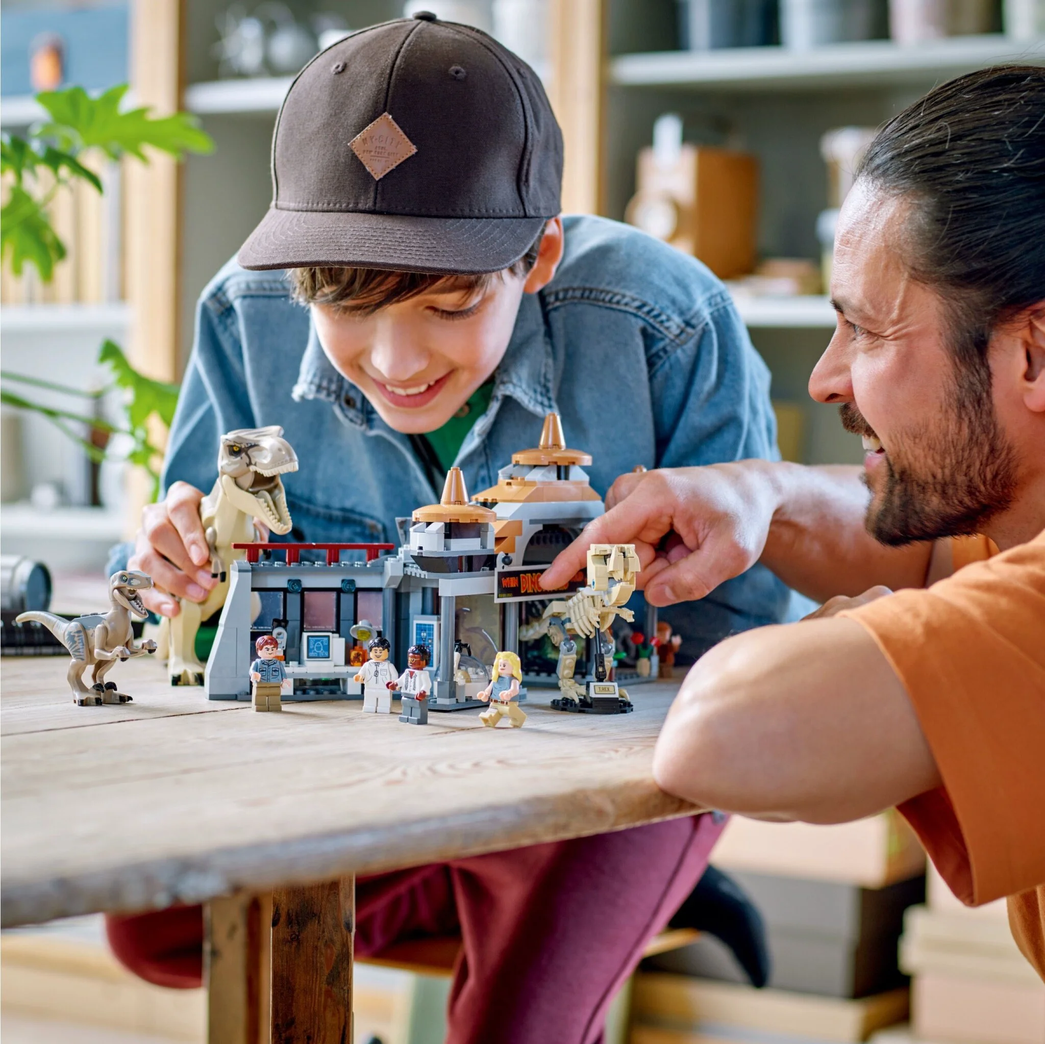Конструктор LEGO Jurassic World Центр для посетителей: Т-рекс против Раптора 76961  купить,0