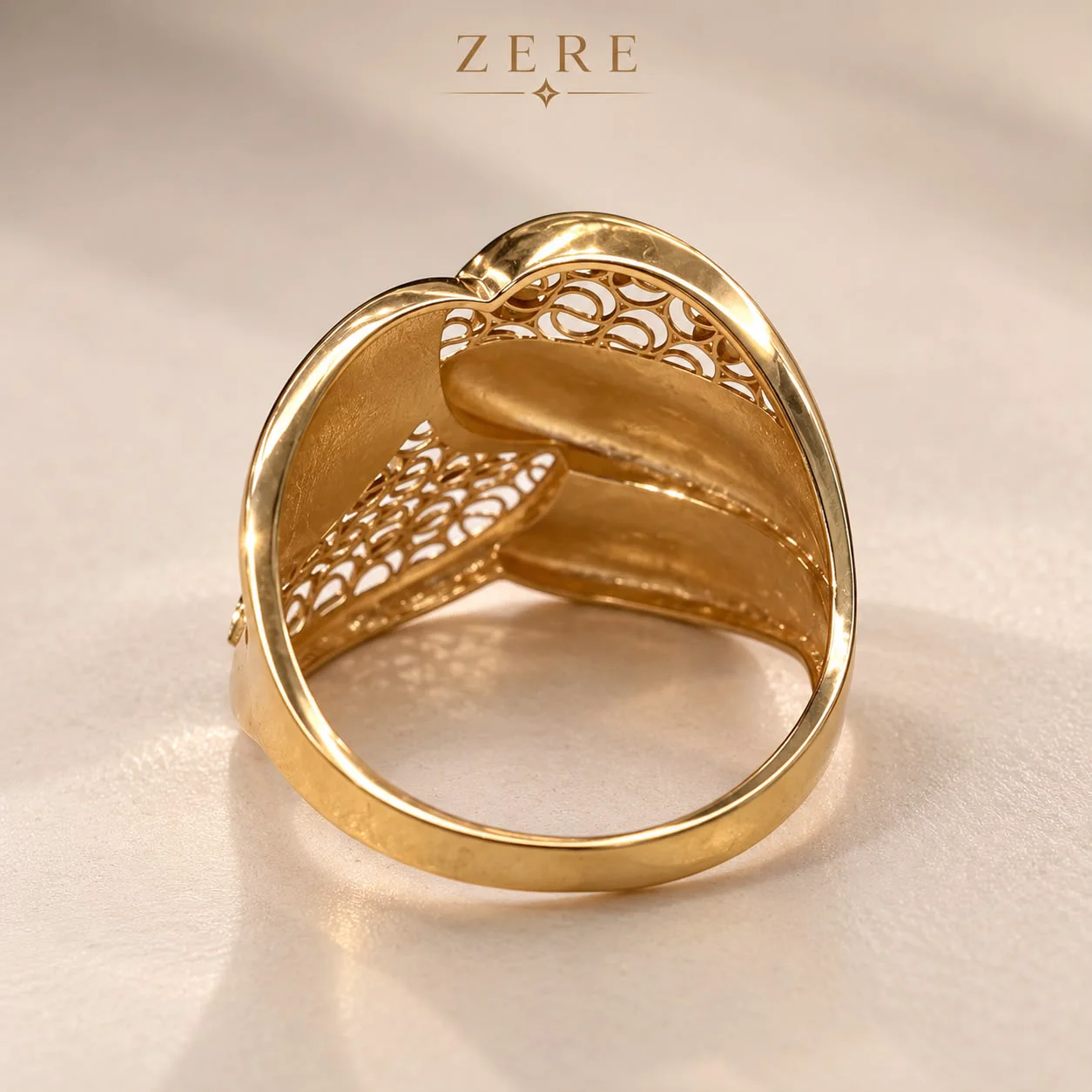 Кольцо Zere ZR25092625 желтое золото  2.3гр 19р купить,172500
