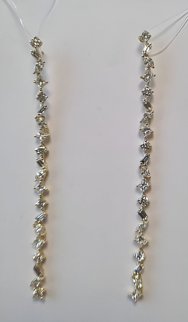 Серьги Damiani 81092651 6.07гр 3.4крт купить,NaN