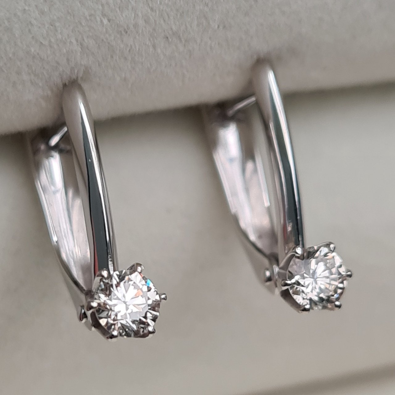 Серьги Deimantas 93451202 1,69гр 0,32ct. купить,NaN
