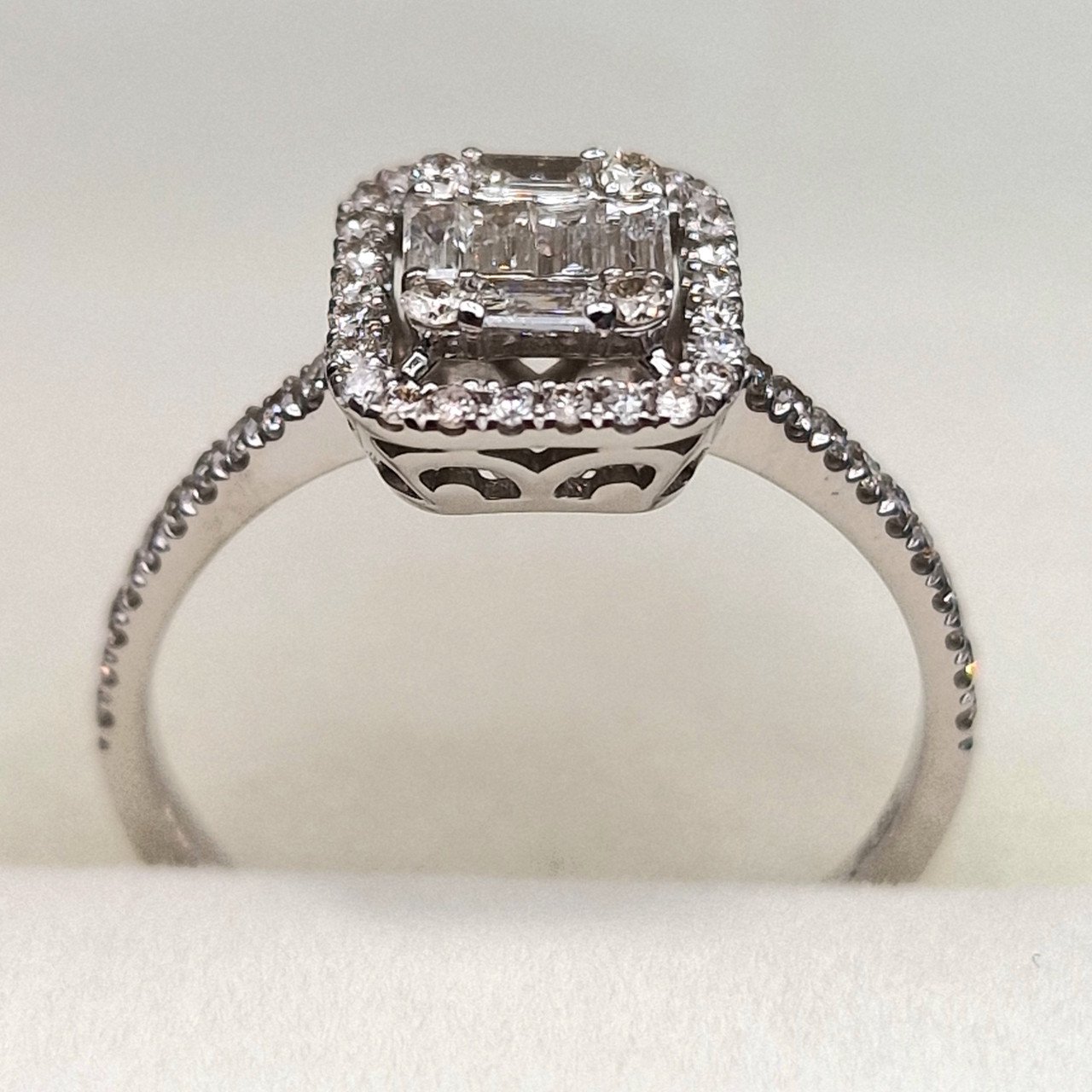 Кольцо Deimantas 99241212 18р 2,3гр 0,60ct. купить,NaN