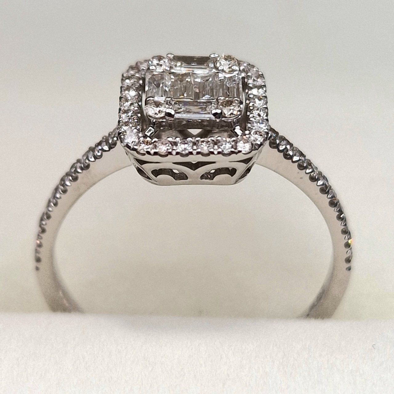 Кольцо Deimantas 99241212 18р 2,3гр 0,60ct. купить,NaN