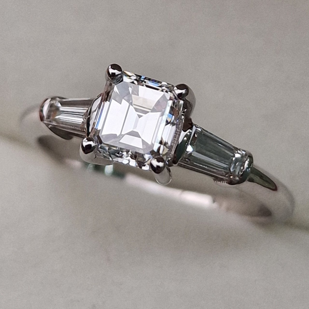 Кольцо Deimantas 99241363 18р 3,12гр 1,36ct. купить,NaN