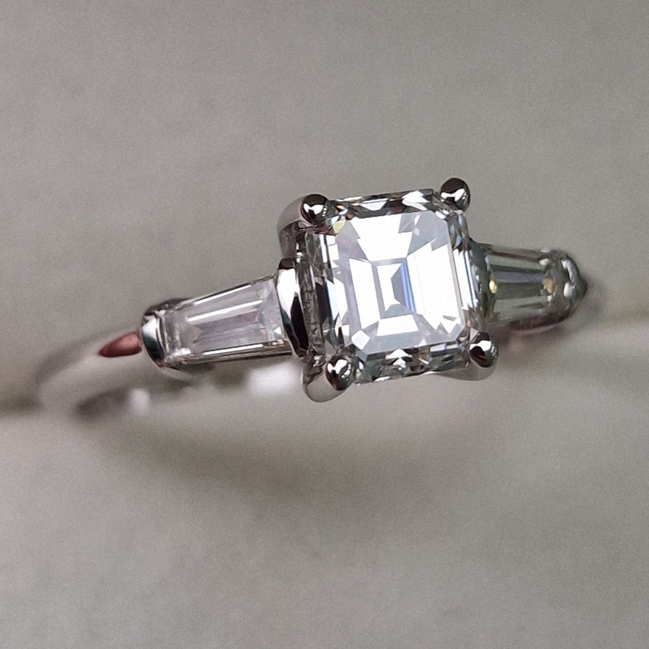 Кольцо Deimantas 99241363 18р 3,12гр 1,36ct. купить,NaN