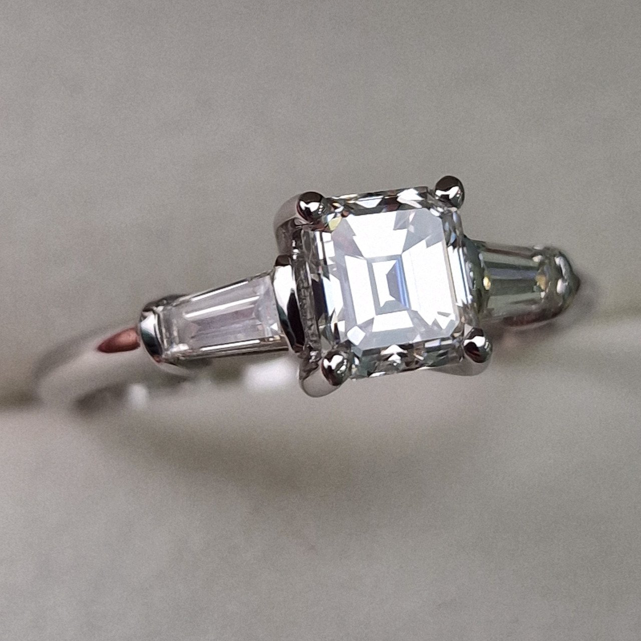 Кольцо Deimantas 99241363 18р 3,12гр 1,36ct. купить,NaN