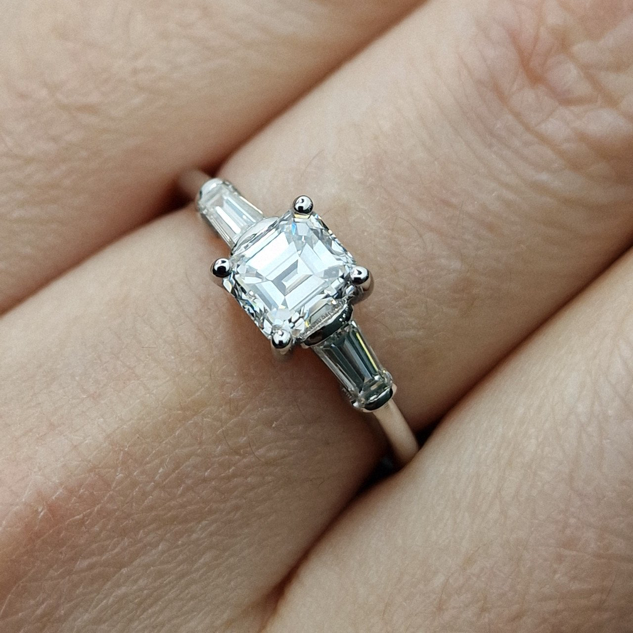 Кольцо Deimantas 99241363 18р 3,12гр 1,36ct. купить,NaN