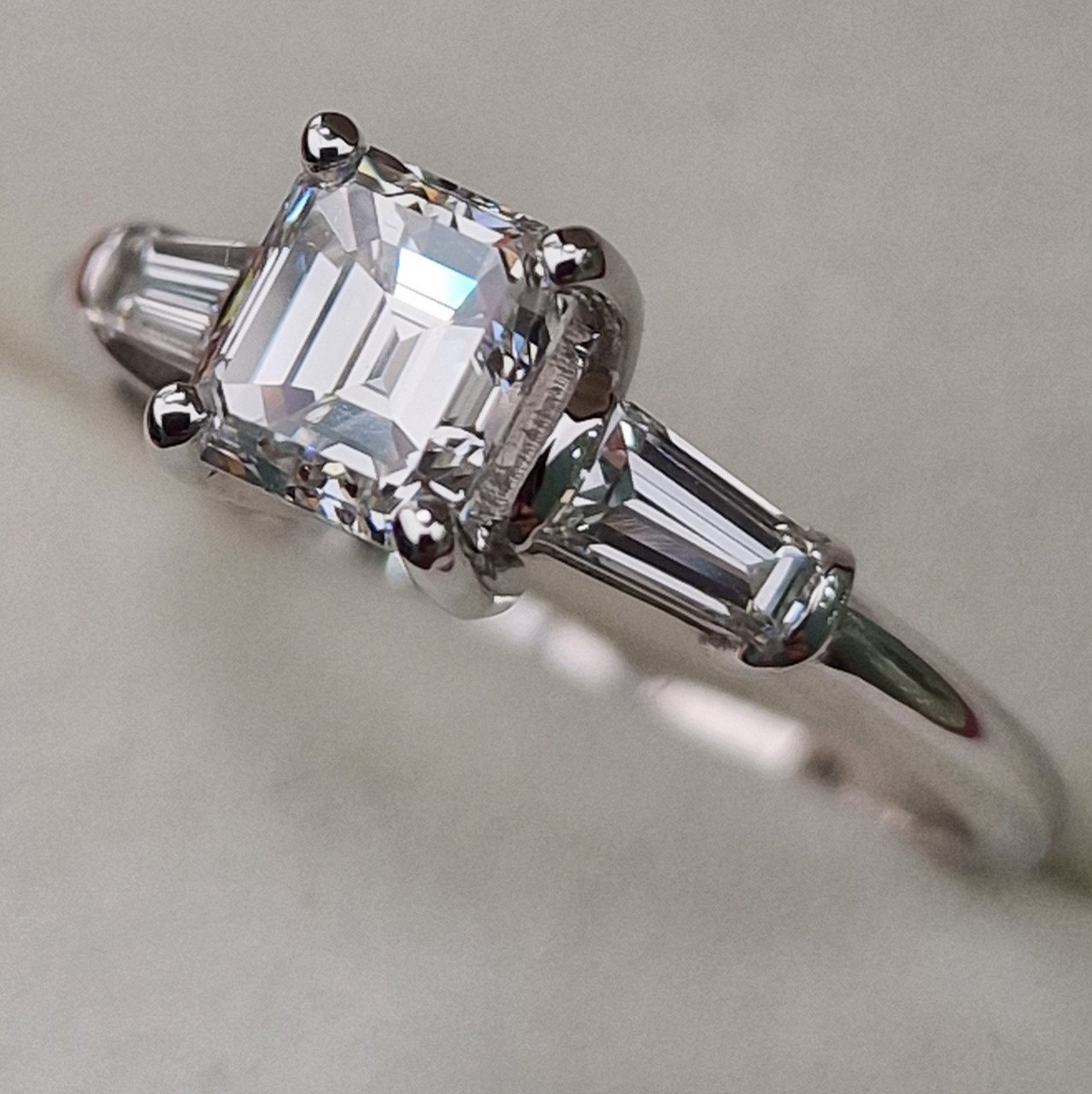 Кольцо Deimantas 99241363 18р 3,12гр 1,36ct. купить,NaN