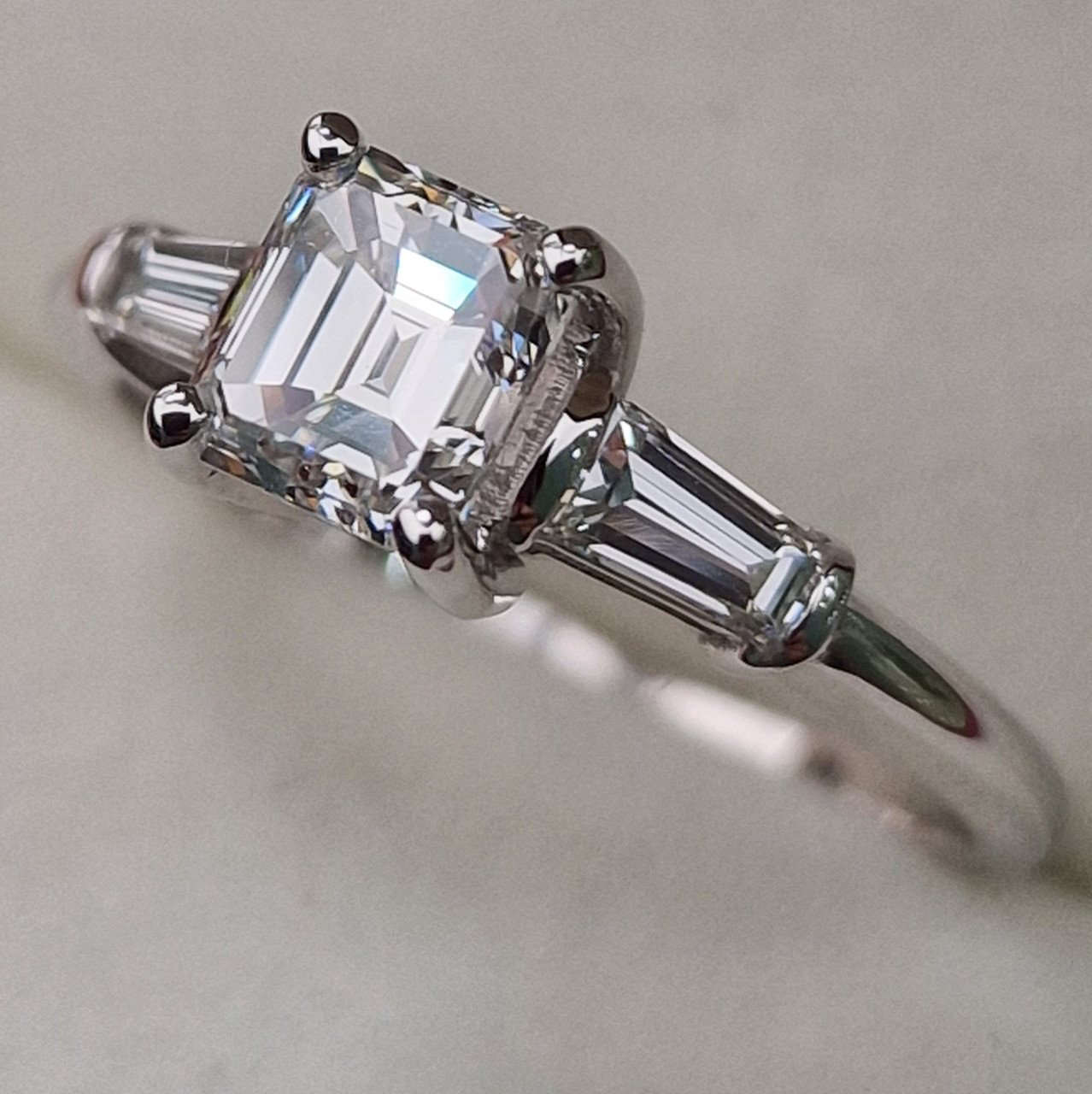 Кольцо Deimantas 99241363 18р 3,12гр 1,36ct. купить,NaN
