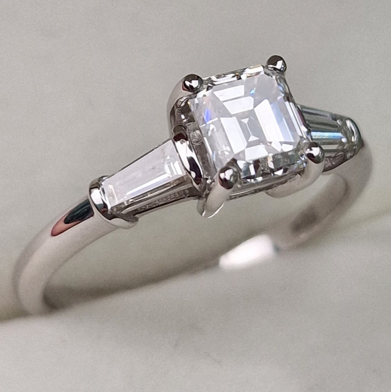 Кольцо Deimantas 99241363 18р 3,12гр 1,36ct. купить,NaN